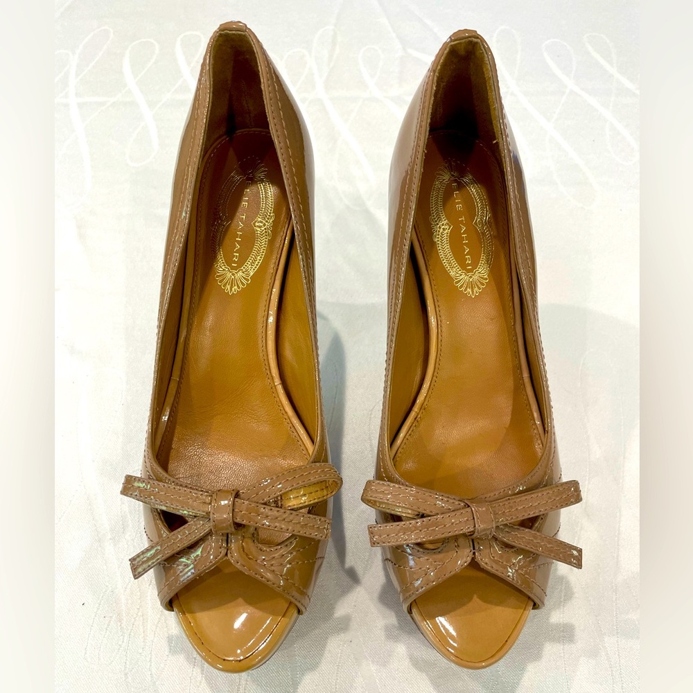 Ellie Tahari Brown Pumps with Bow